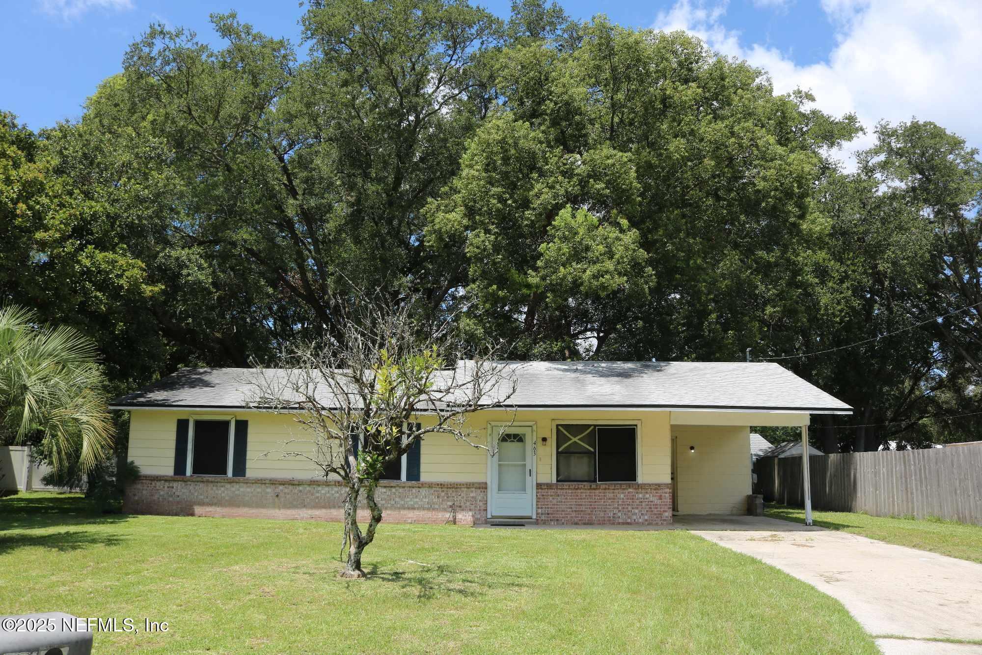Property Photo: 463 Melrose Court FL 32043