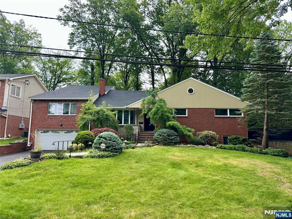 Property Photo:  27 Dover Court  NJ 07621 