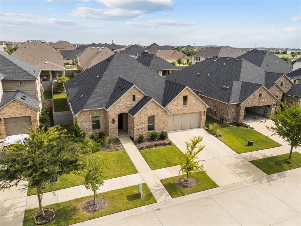 Property Photo: 1412 14th Street TX 76226
