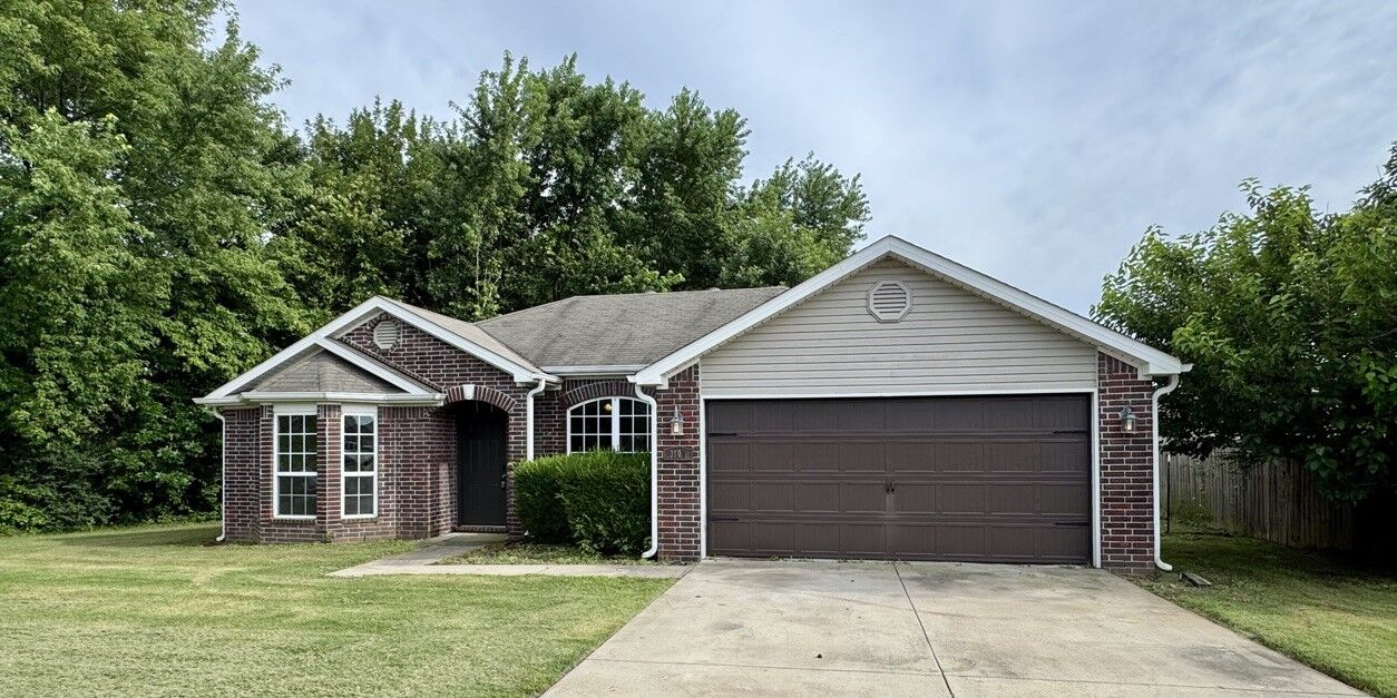 Property Photo:  3107 SW Wentworth Avenue  AR 72713 