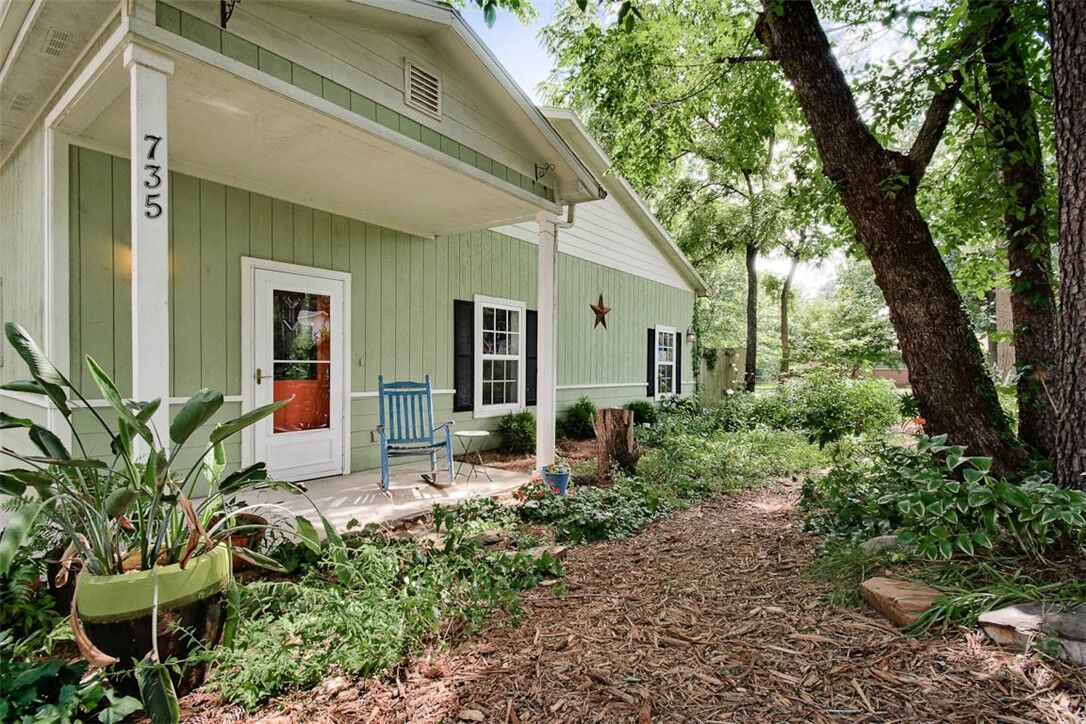 Property Photo:  735 E Parks Street  AR 72753 