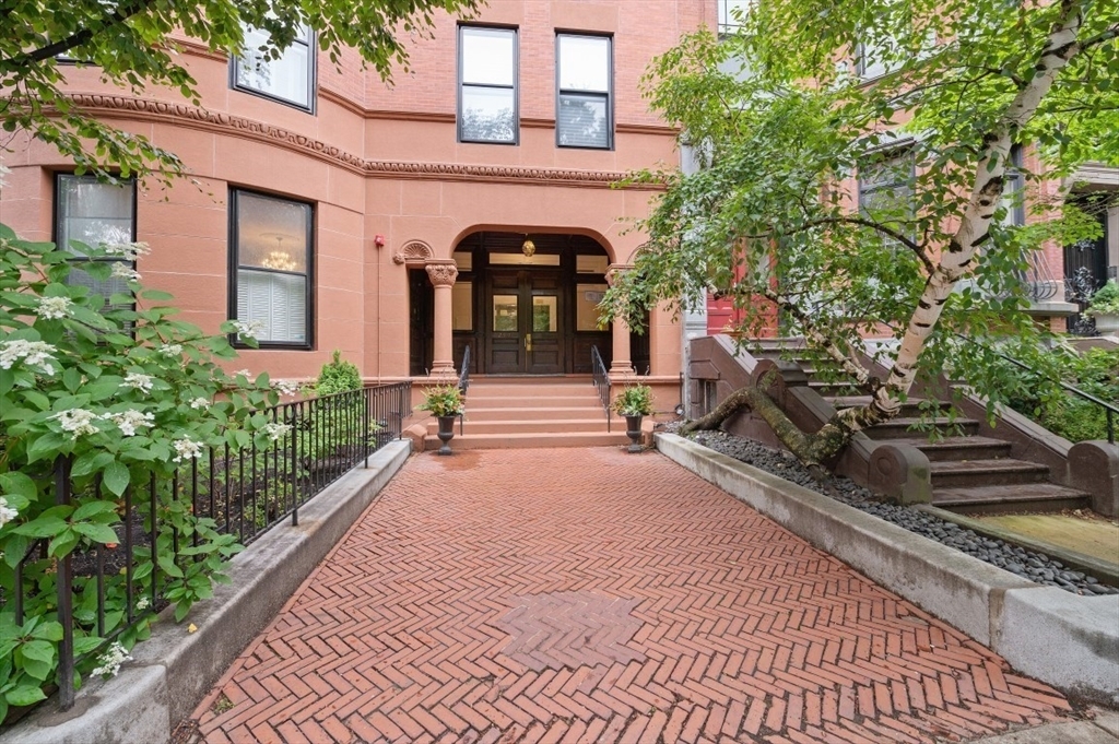 Property Photo: 290 Commonwealth Ave 13 MA 02115
