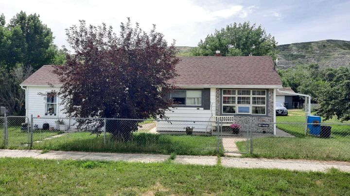 261 1 Avenue  Drumheller AB T0J 1B0 photo