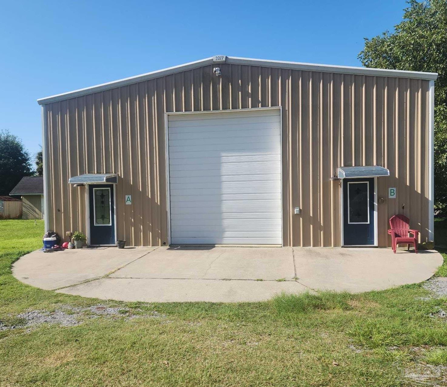 Property Photo: 3217 Wallace Lake Rd FL 32571