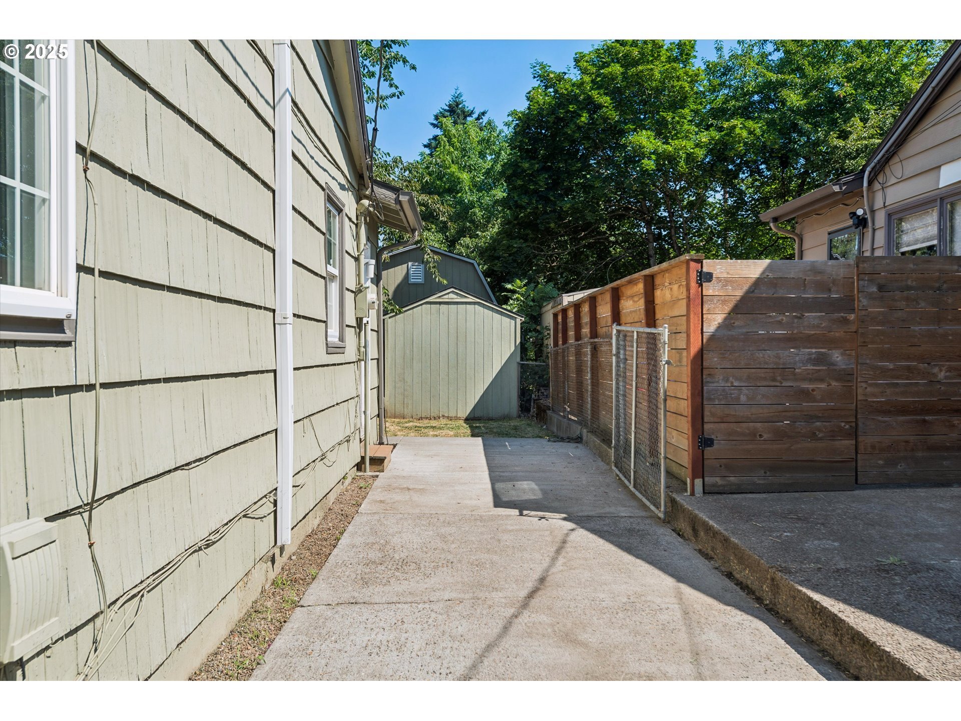 Property Photo: 10115 SE Knight St OR 97266