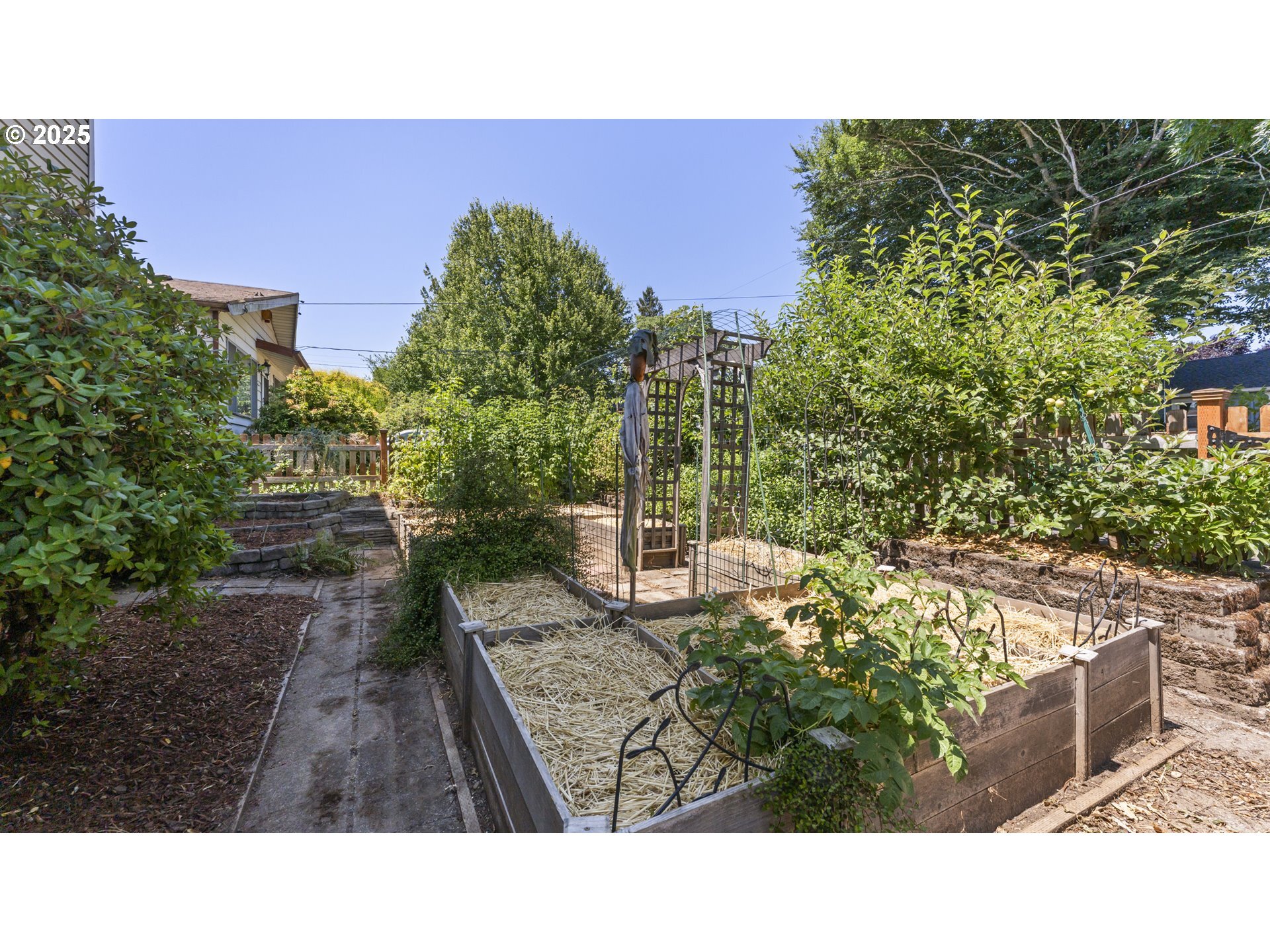Property Photo: 7824 SE Alder St OR 97215