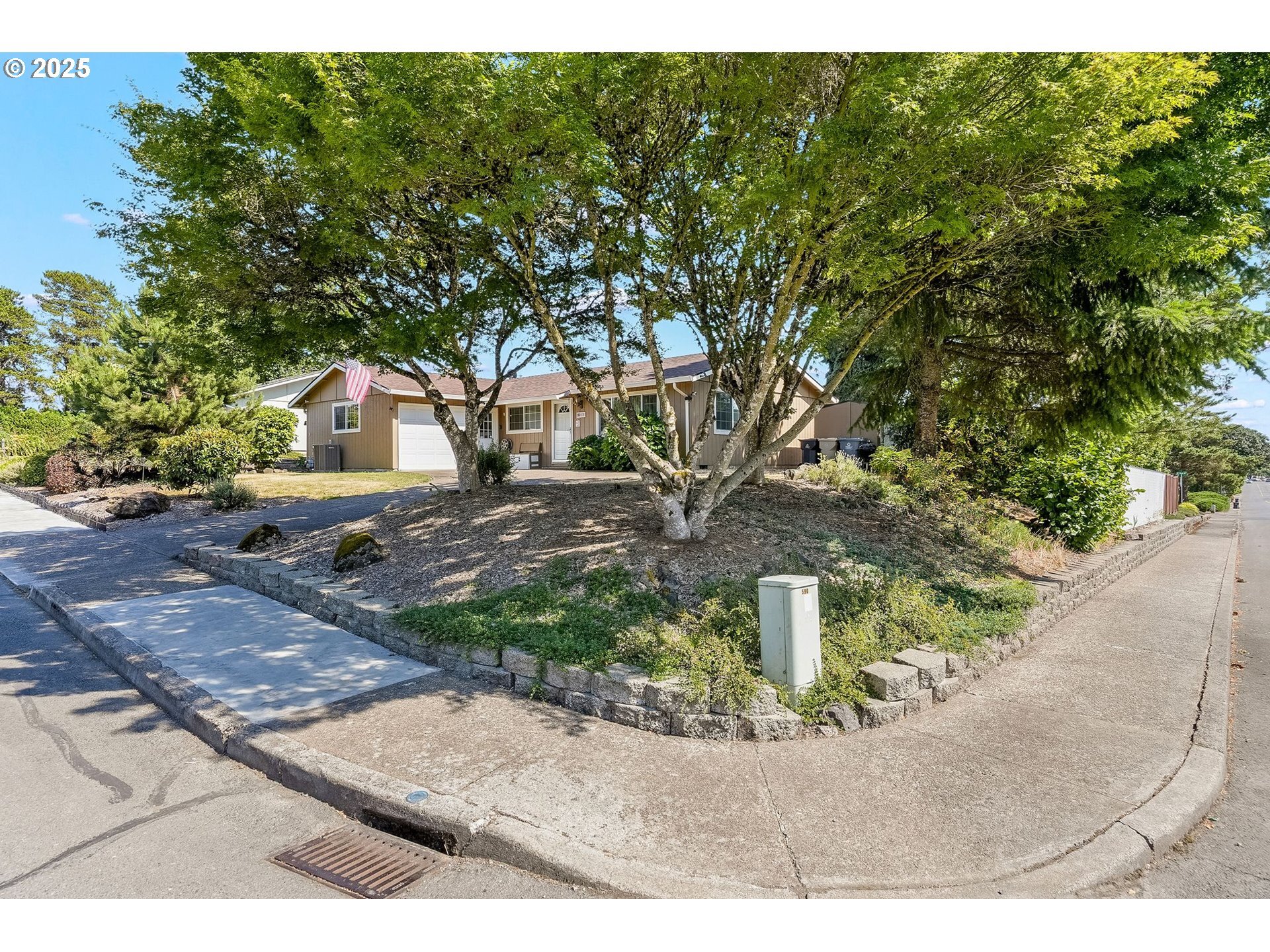 Property Photo: 111 NE Gerlinger Ln OR 97338