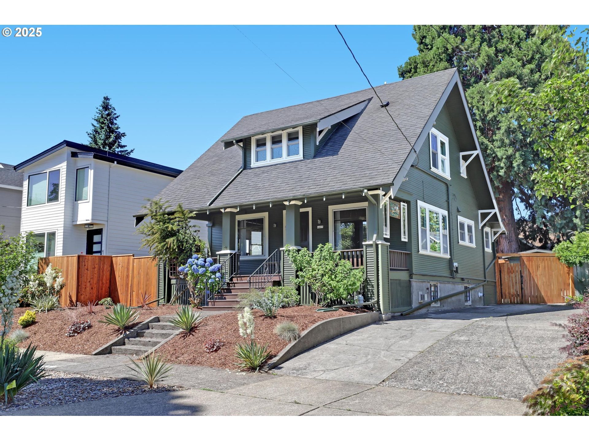 Property Photo:  4405 NE 34th Ave  OR 97211 
