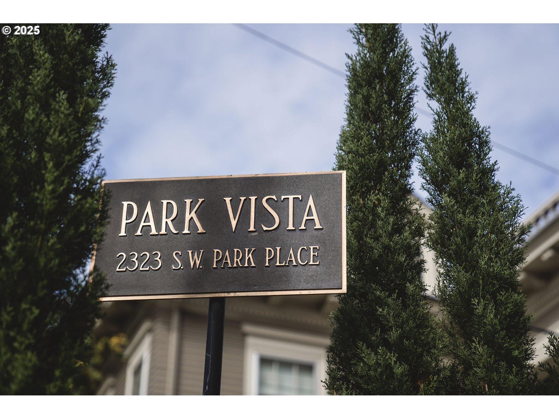 Property Photo:  2323 SW Park Pl 502  OR 97205 