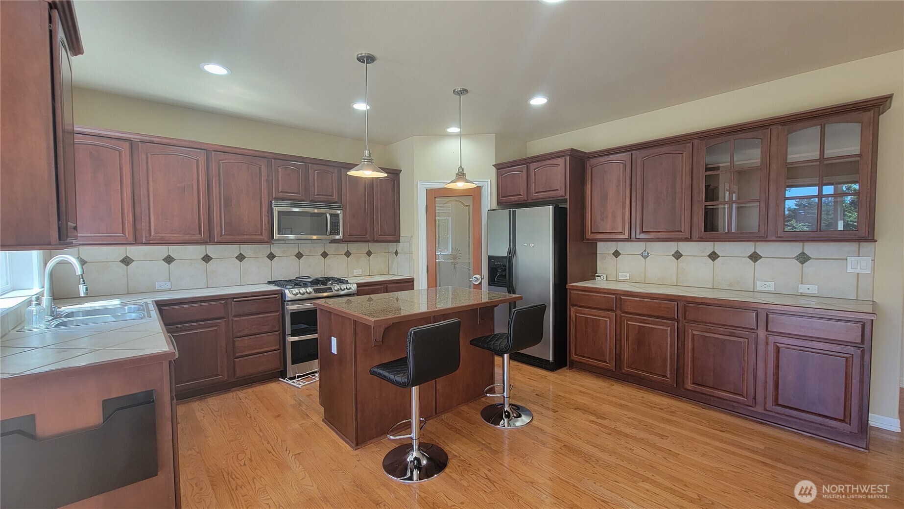 Property Photo: 23043 SE 263rd Street WA 98038