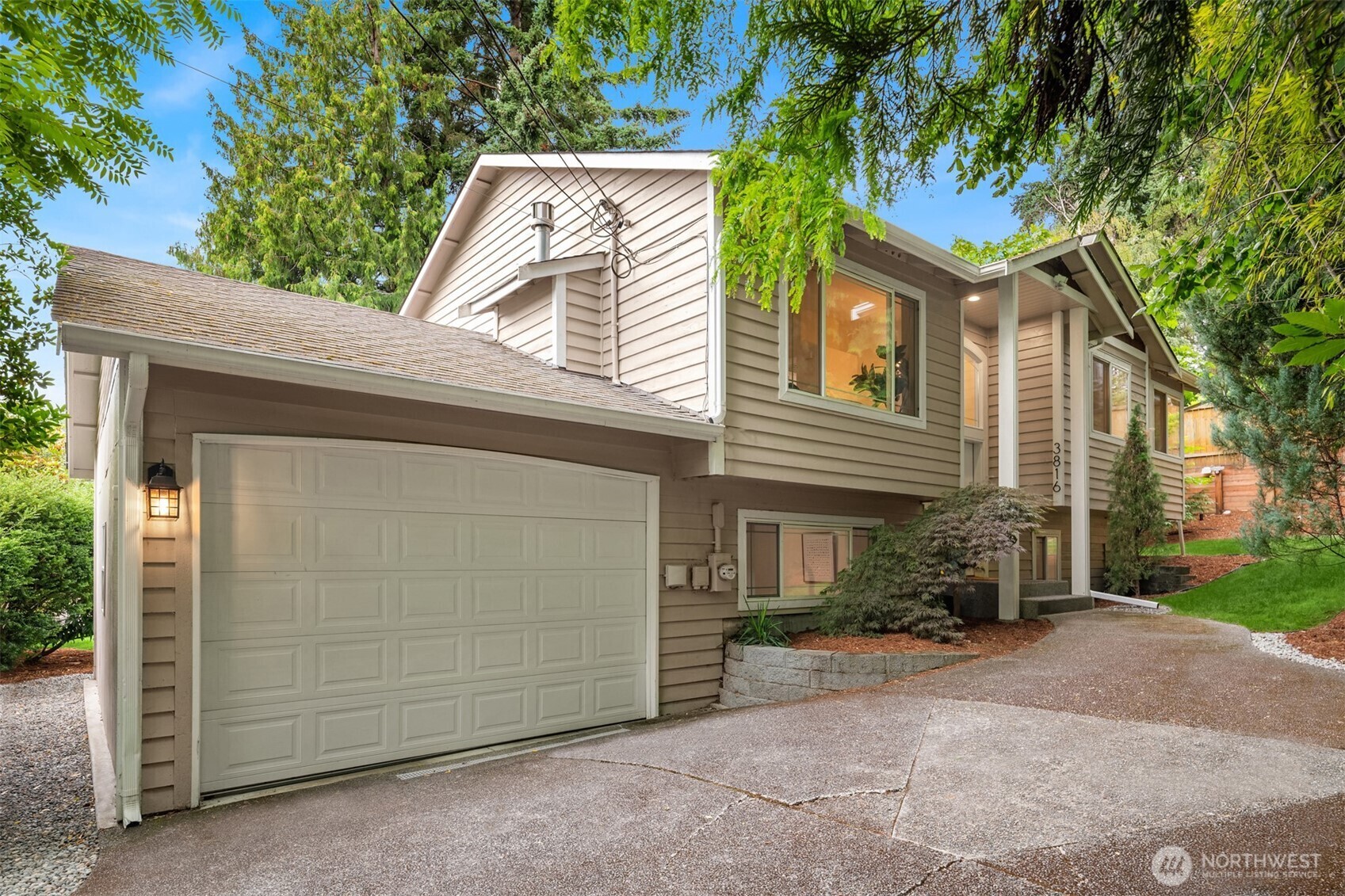 Property Photo: 3816 NE 110th Street WA 98125