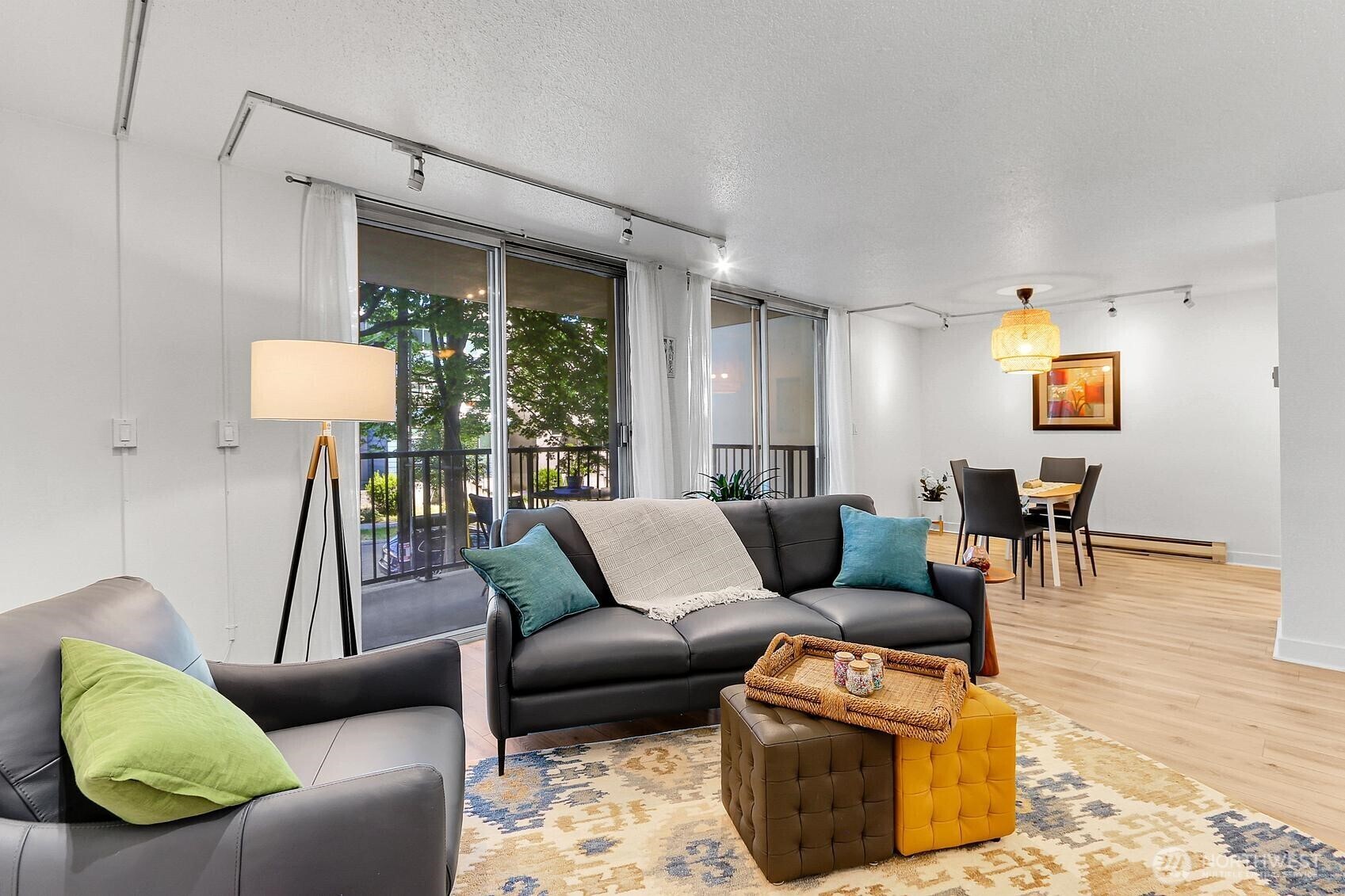 Property Photo: 4540 8th Avenue NE 202 WA 98105