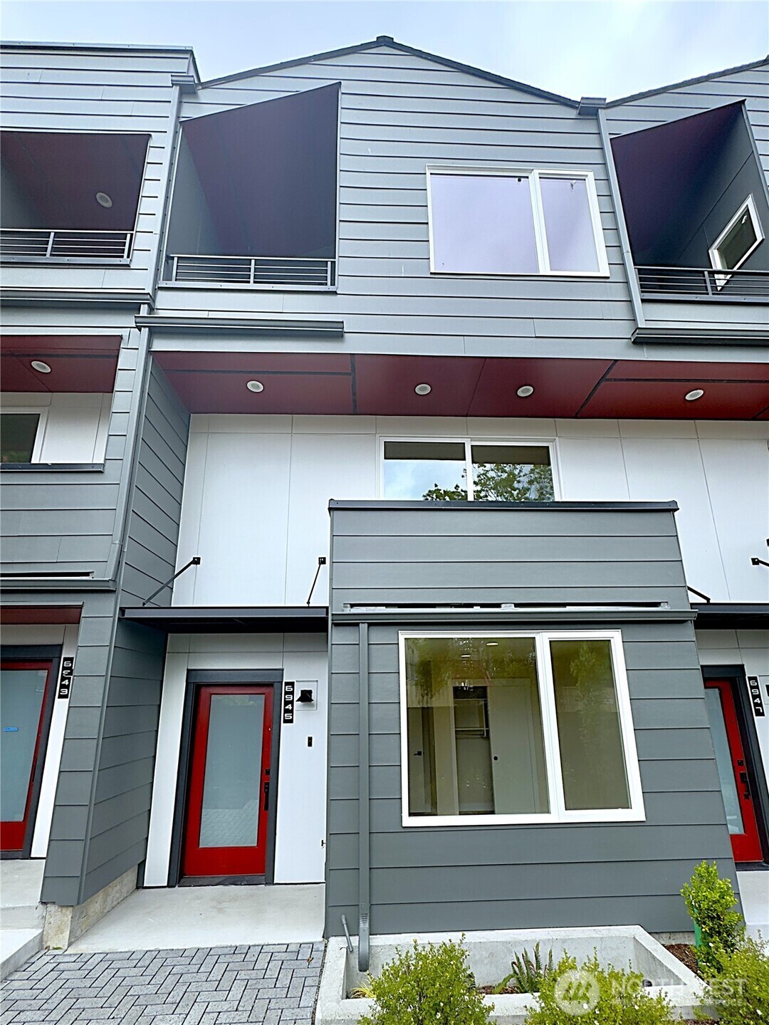 6945  42nd Avenue S  Seattle WA 98118 photo