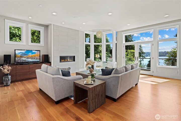 Property Photo: 8246 W Mercer Way WA 98040