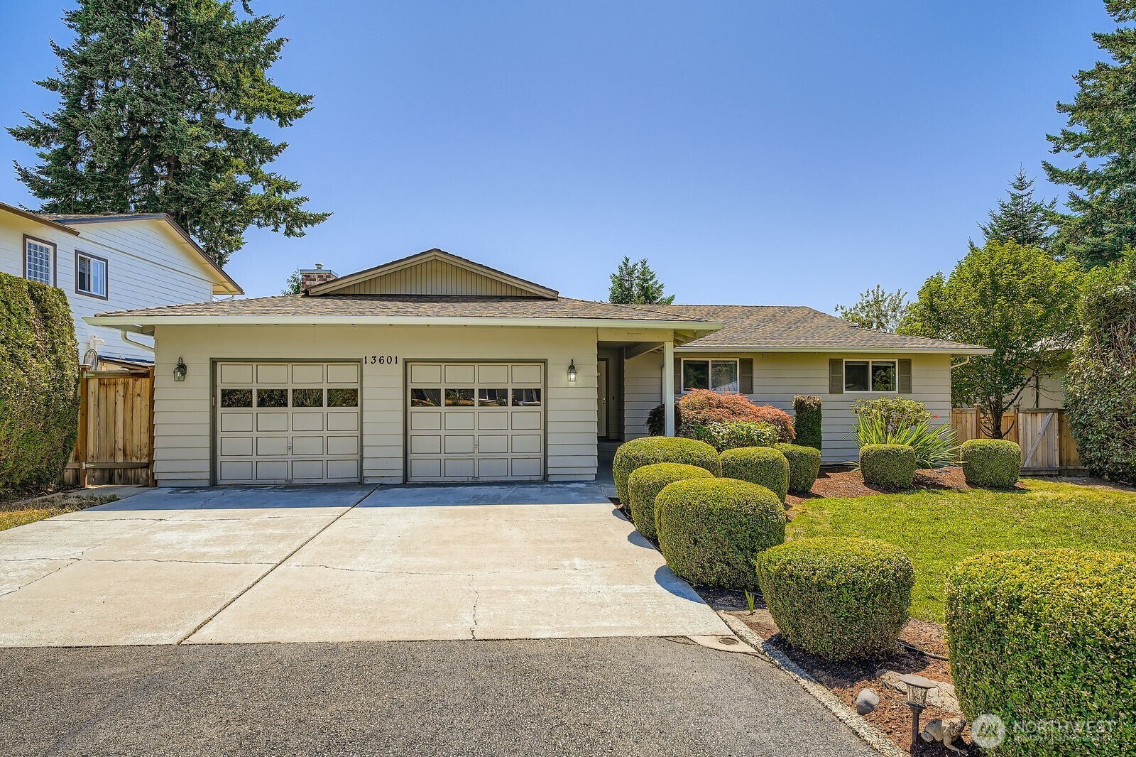 Property Photo: 13601 SE 141st Street WA 98059