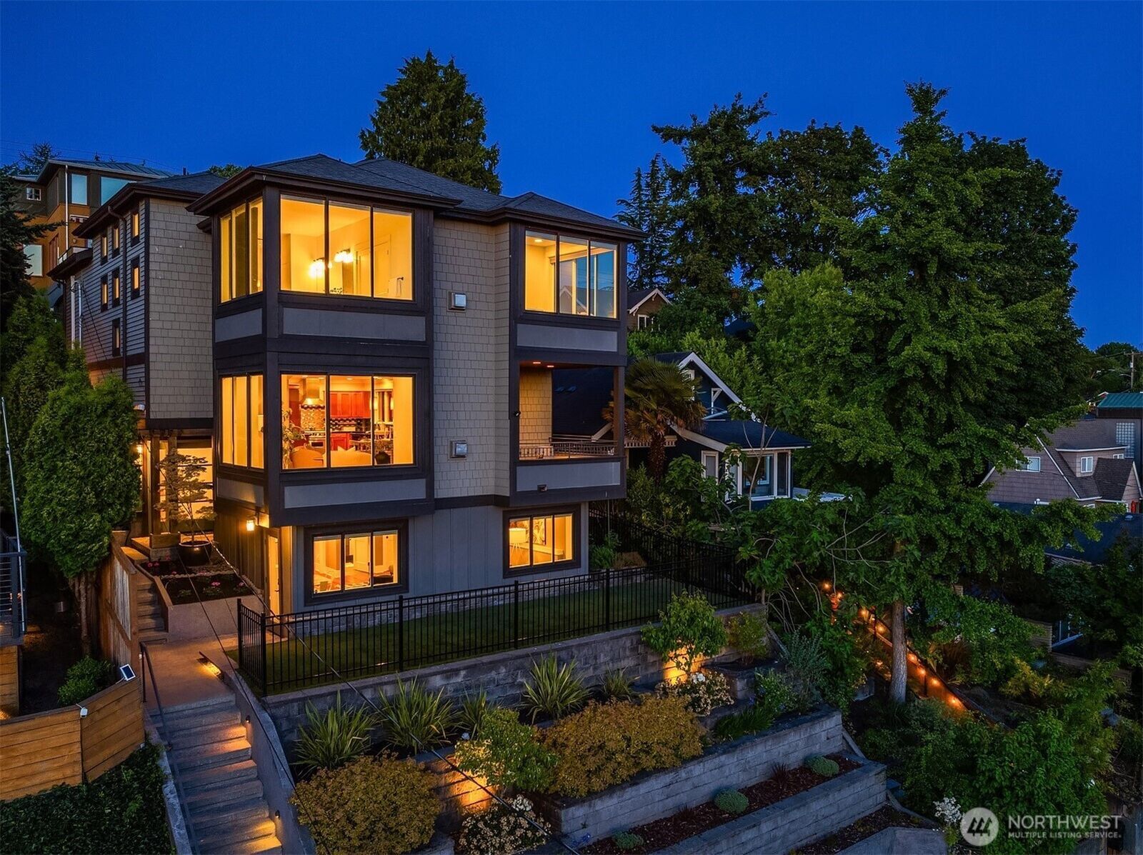 Property Photo:  2542  12th Avenue W  WA 98119 