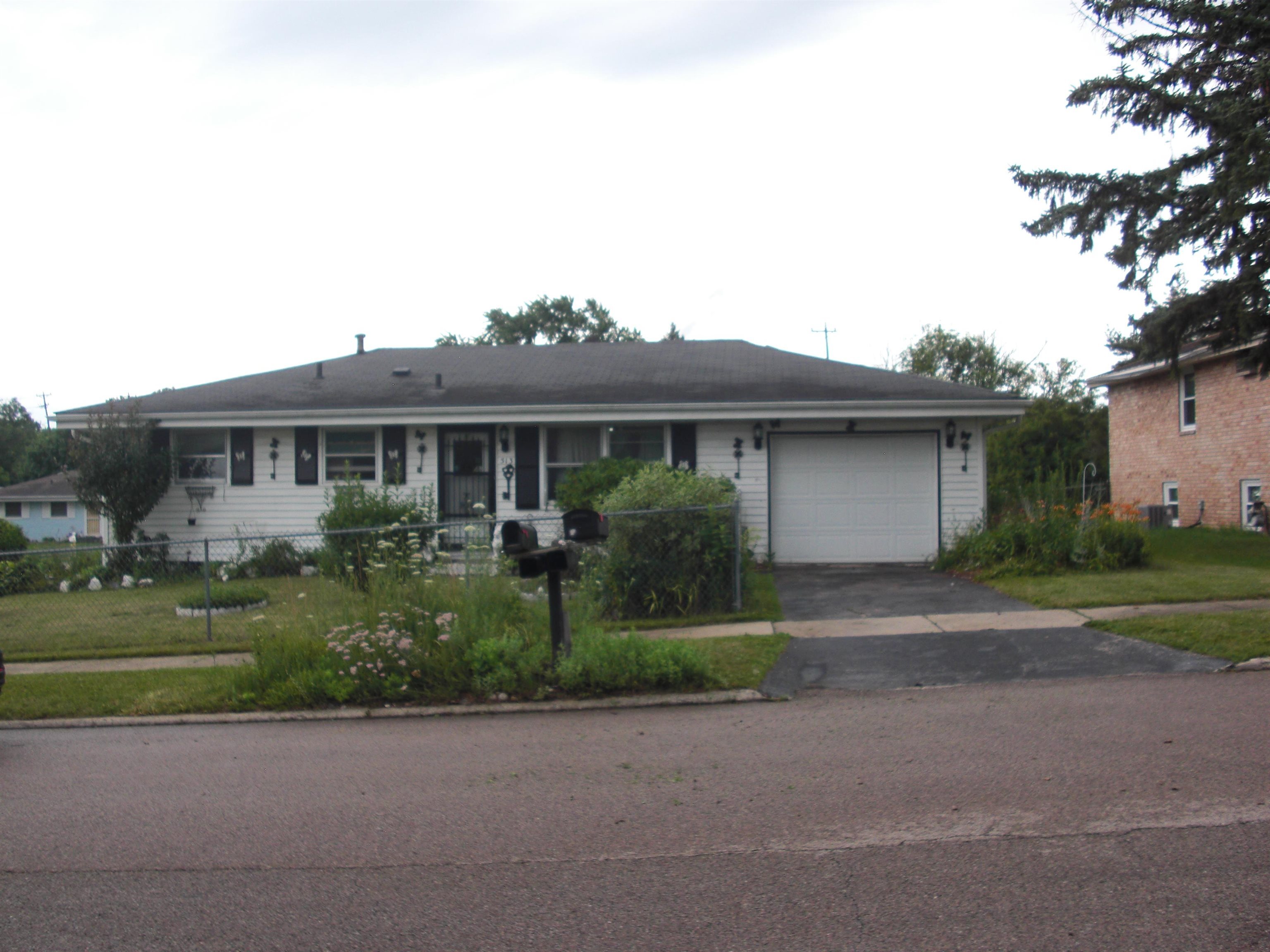 Property Photo: 513 Overland Trail IL 61101