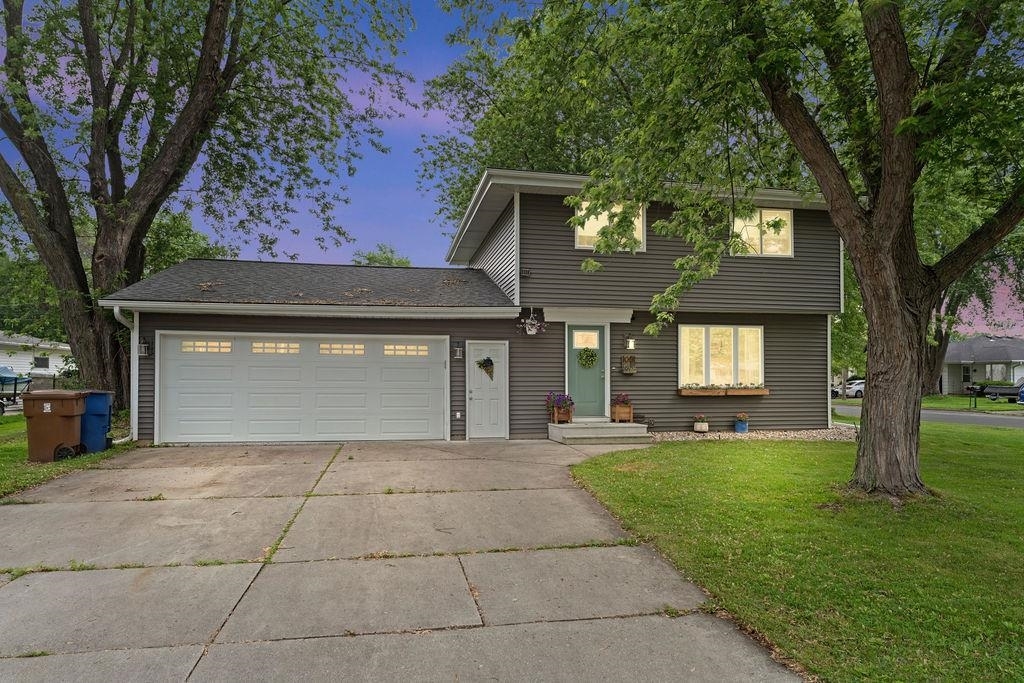 Property Photo:  1001 Fieldcrest Drive  WI 54952 
