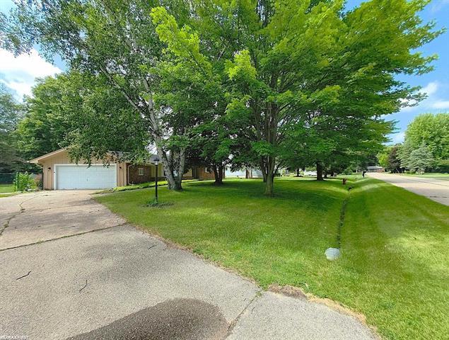 Property Photo: 3035 E Hillcrest Drive MI 48049
