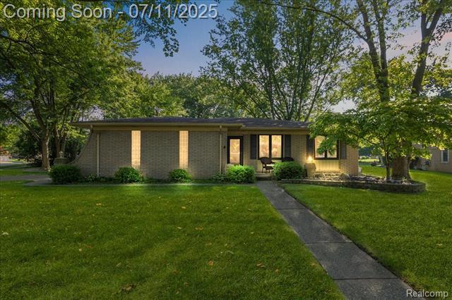 4674 Chapel Drive  Troy MI 48085 photo