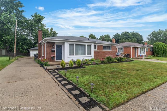 Property Photo: 34958 Parkdale Street MI 48150