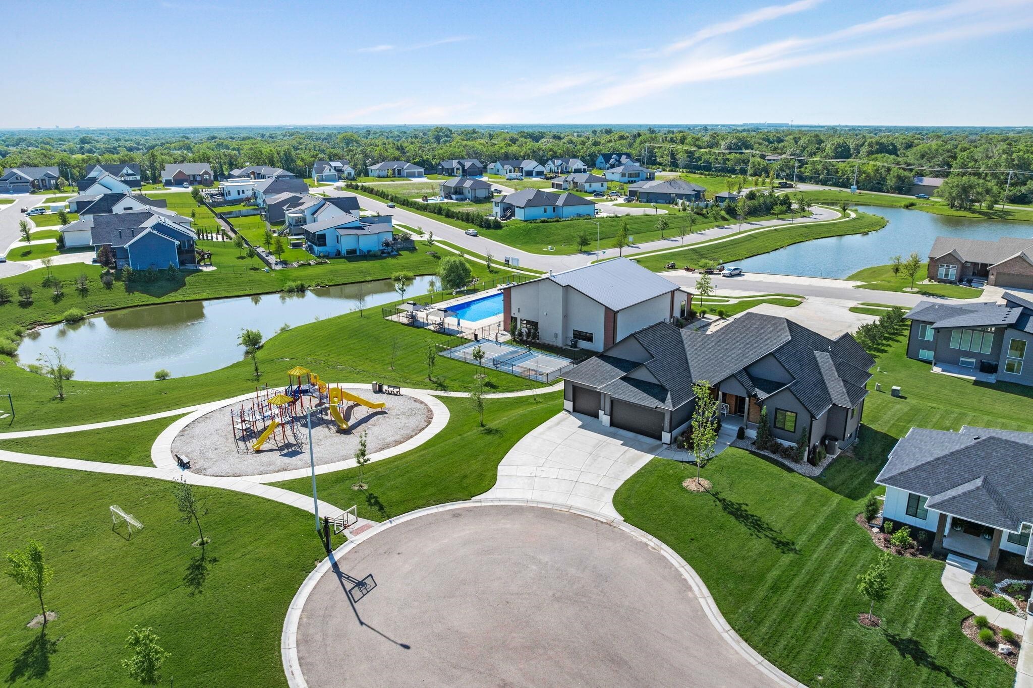 Property Photo: 268 S Wellcrest Ct KS 67052