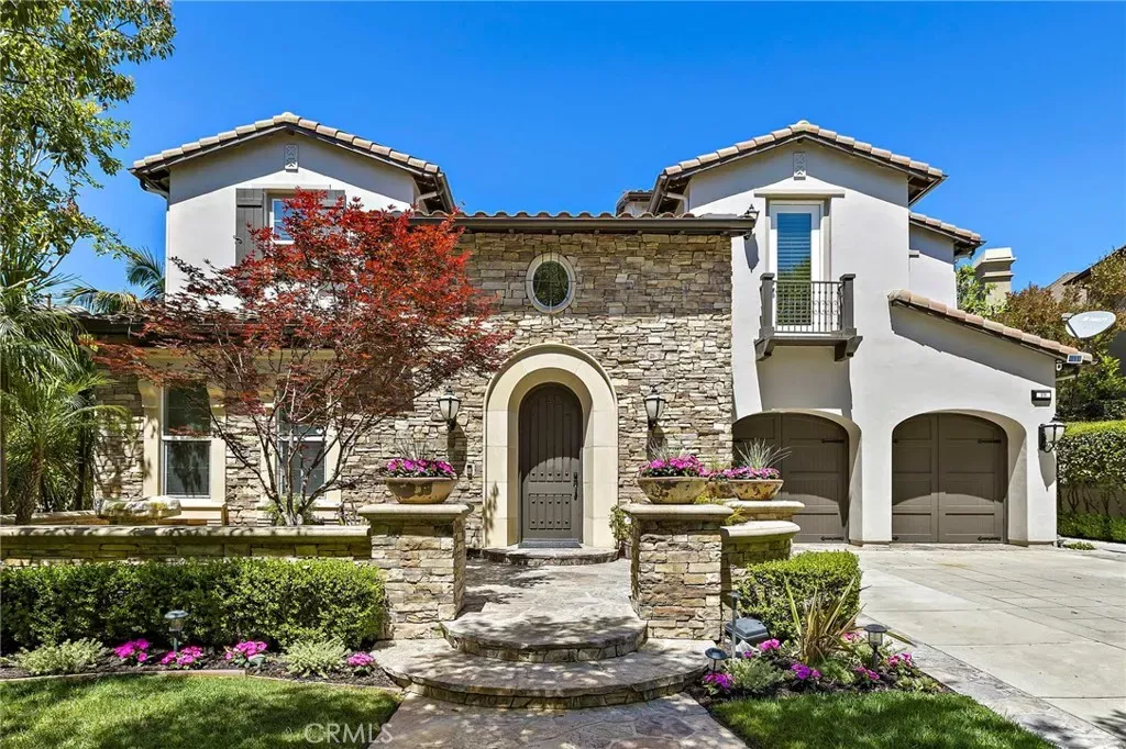 Property Photo: 19 Dennis Lane CA 92694