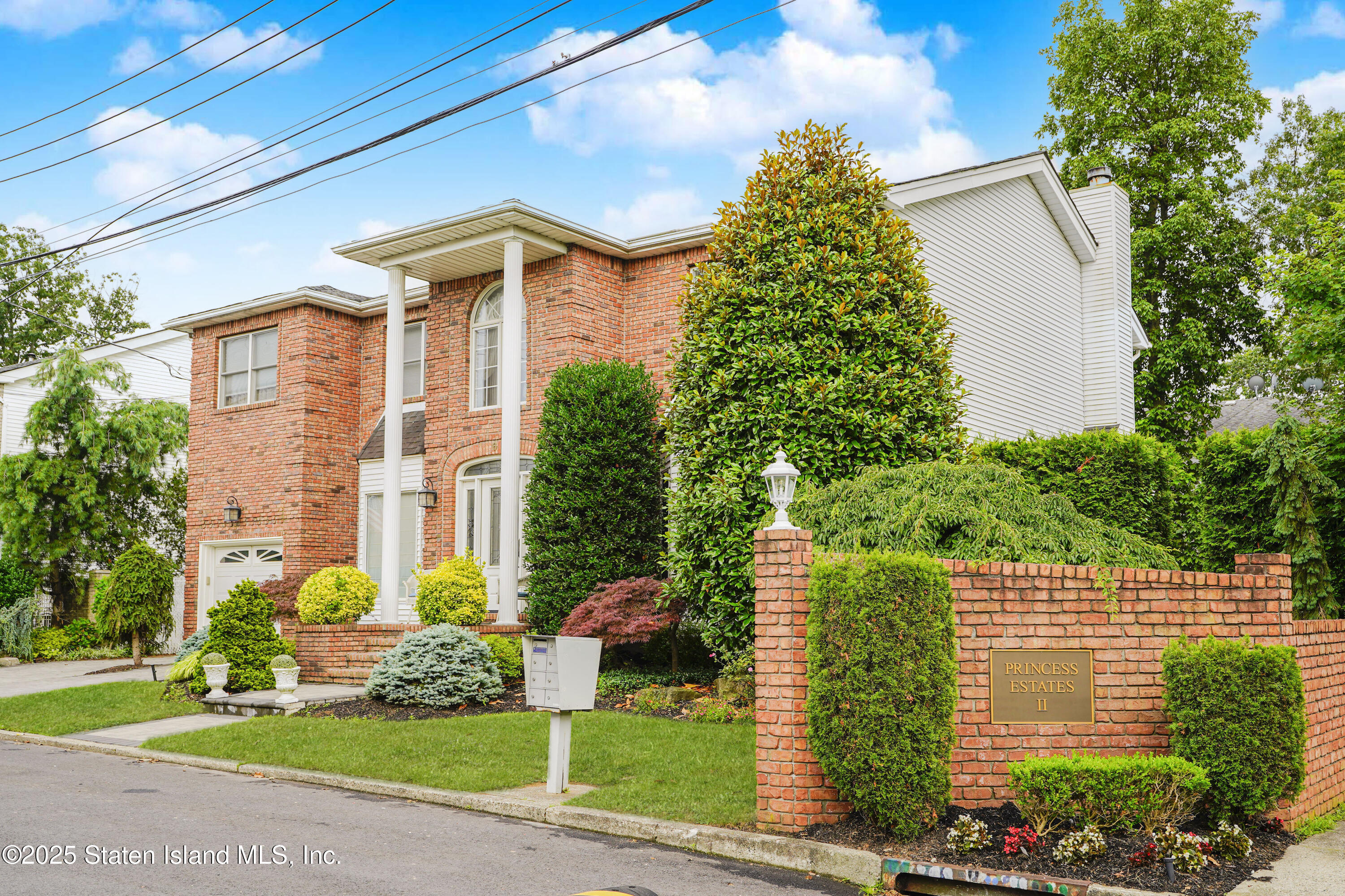 Property Photo: 6 Kathleen Court NY 10307