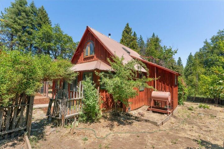 Property Photo: 308 Modoc Ave CA 96057