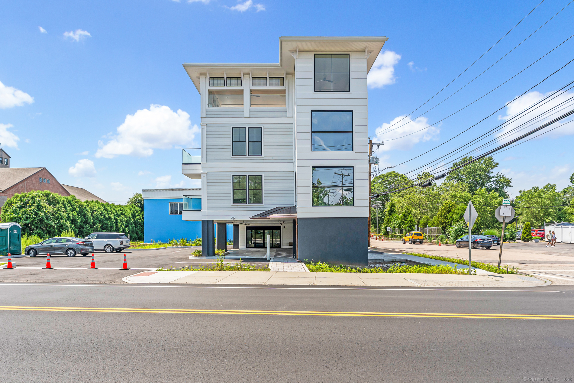 Property Photo:  32 Broadway Avenue  CT 06355 
