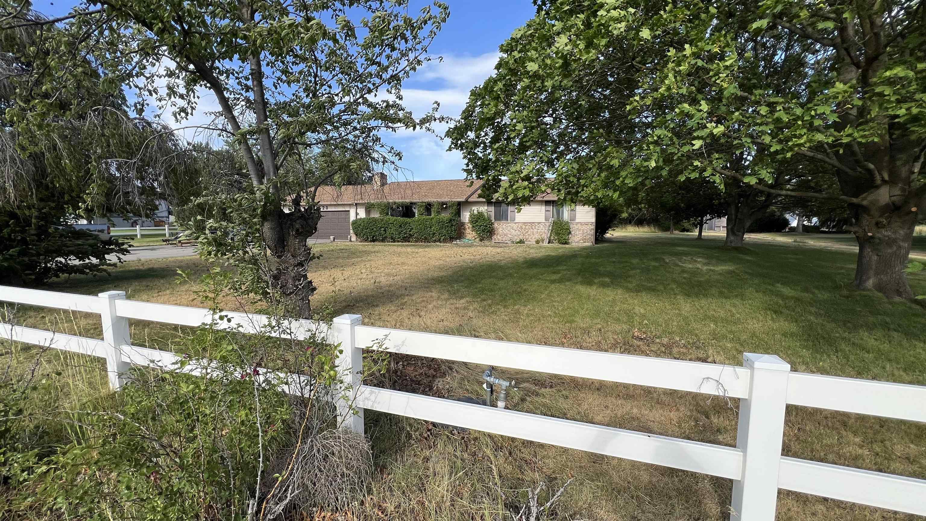 Property Photo: 3520 N Arden Rd WA 99027