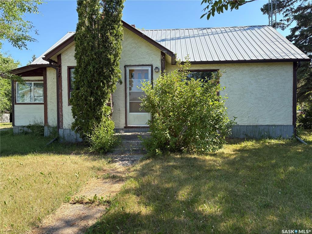 Property Photo: 412 First Avenue SK S0A 3W0
