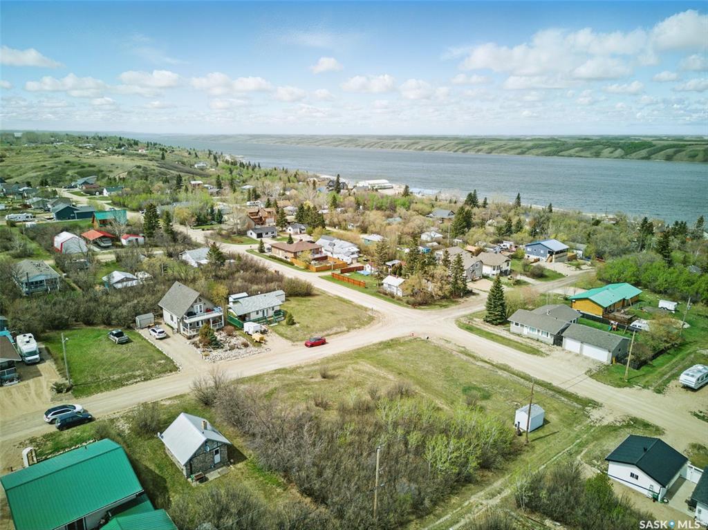 Property Photo:  303 William Street  SK S0K 4T1 
