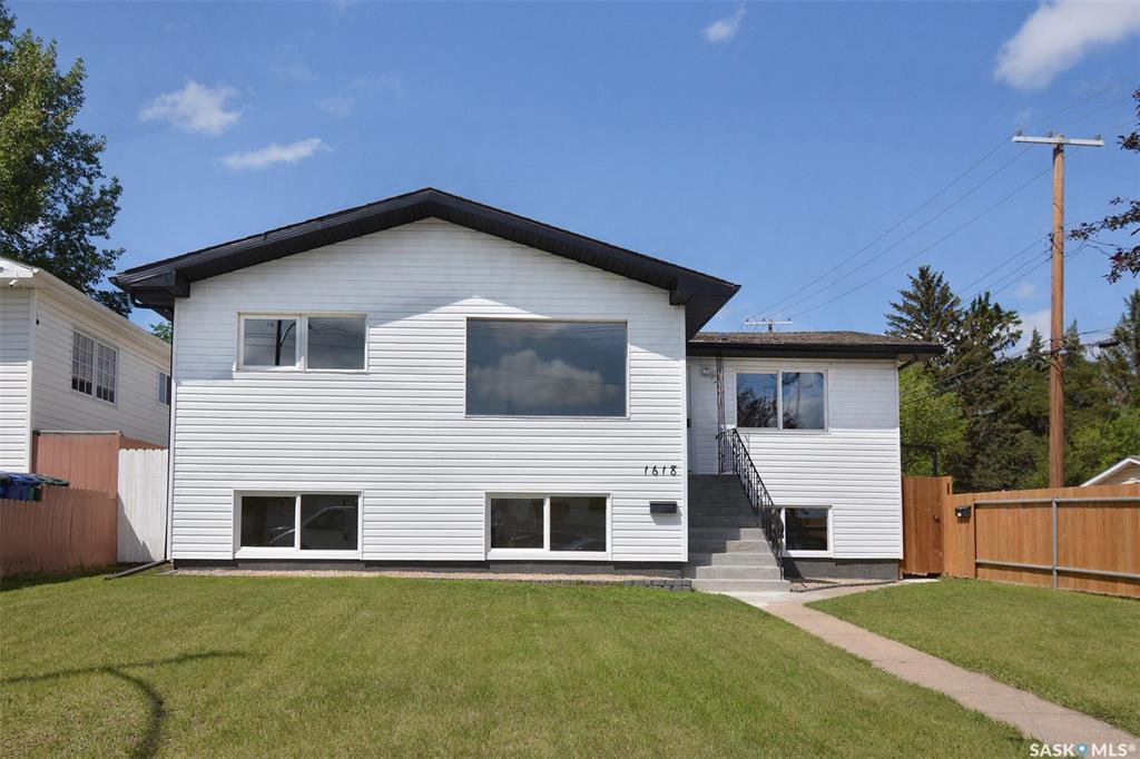 Property Photo: 1618 19th Street W SK S7M 1C6