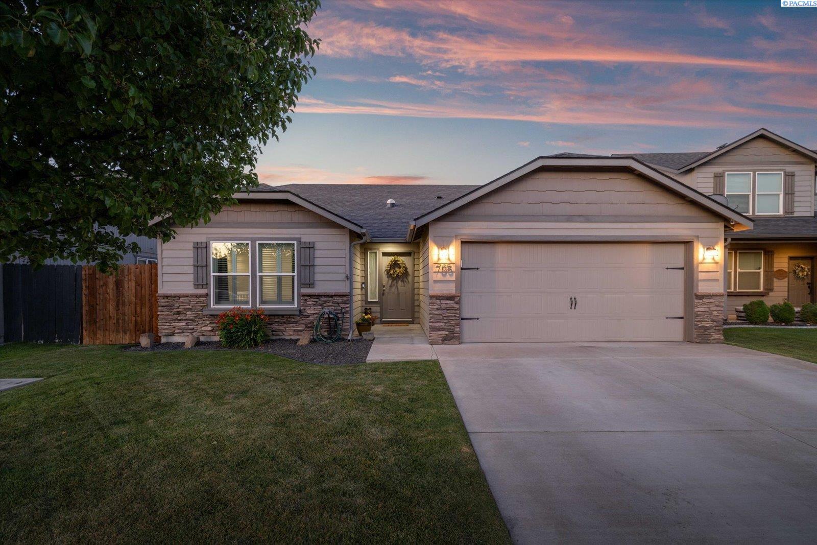Property Photo: 705 S Texas St WA 99336-4085