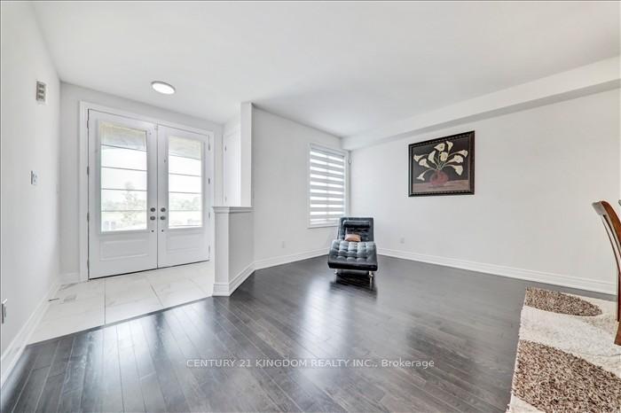 Property Photo:  983 Langford Boulevard  ON L3Z 4K9 