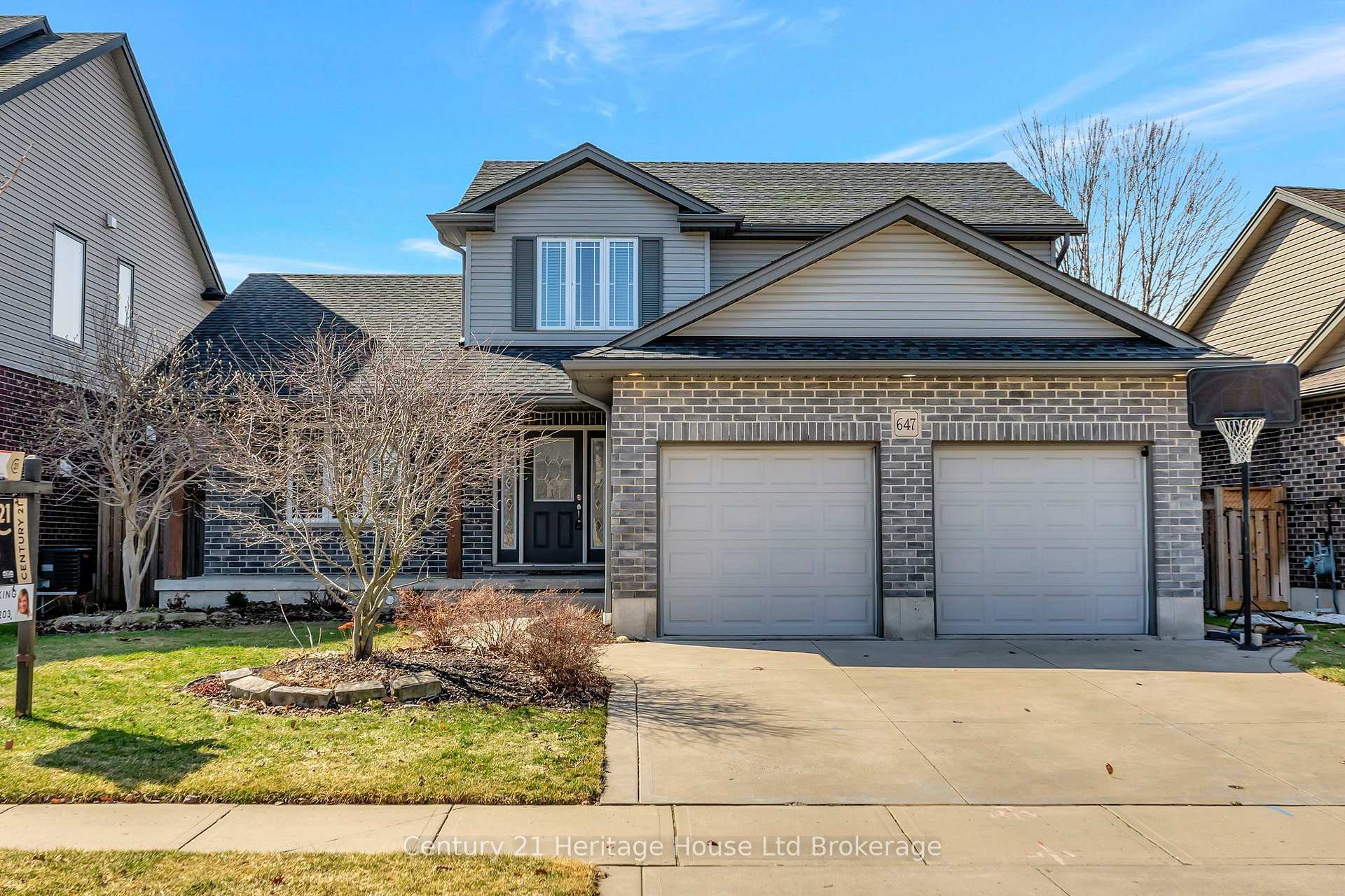 Property Photo: 647 Spitfire Street ON N4T 0B6