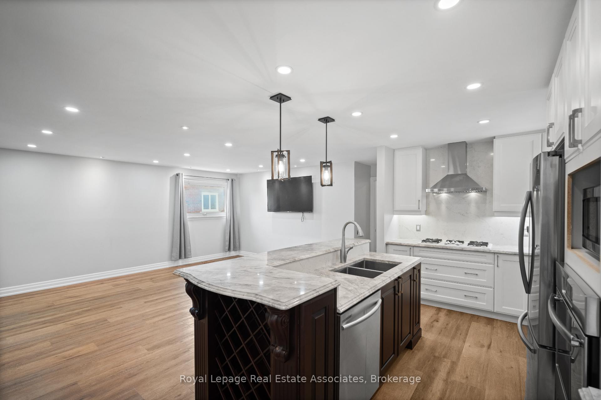 Photo de la propriété: 168 Tidey Avenue ON L7J 1V6