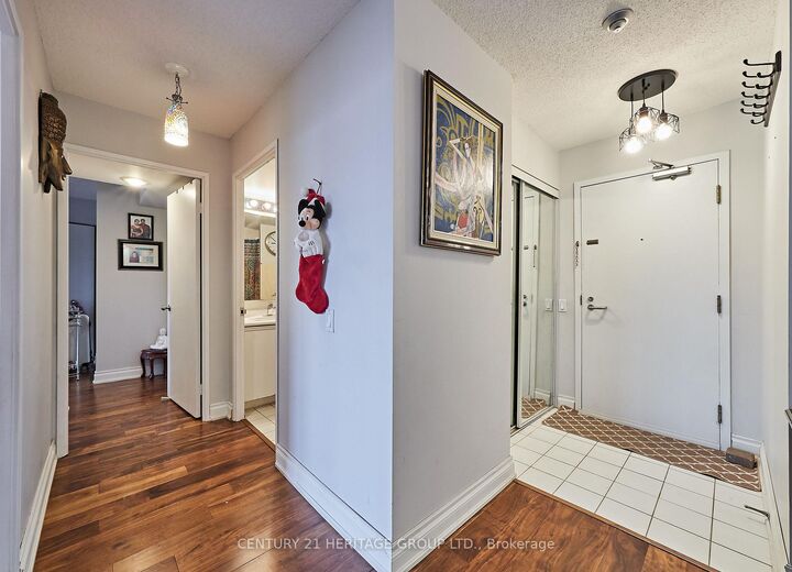 Property Photo: 21 Overlea Boulevard 511 ON M4H 1P2