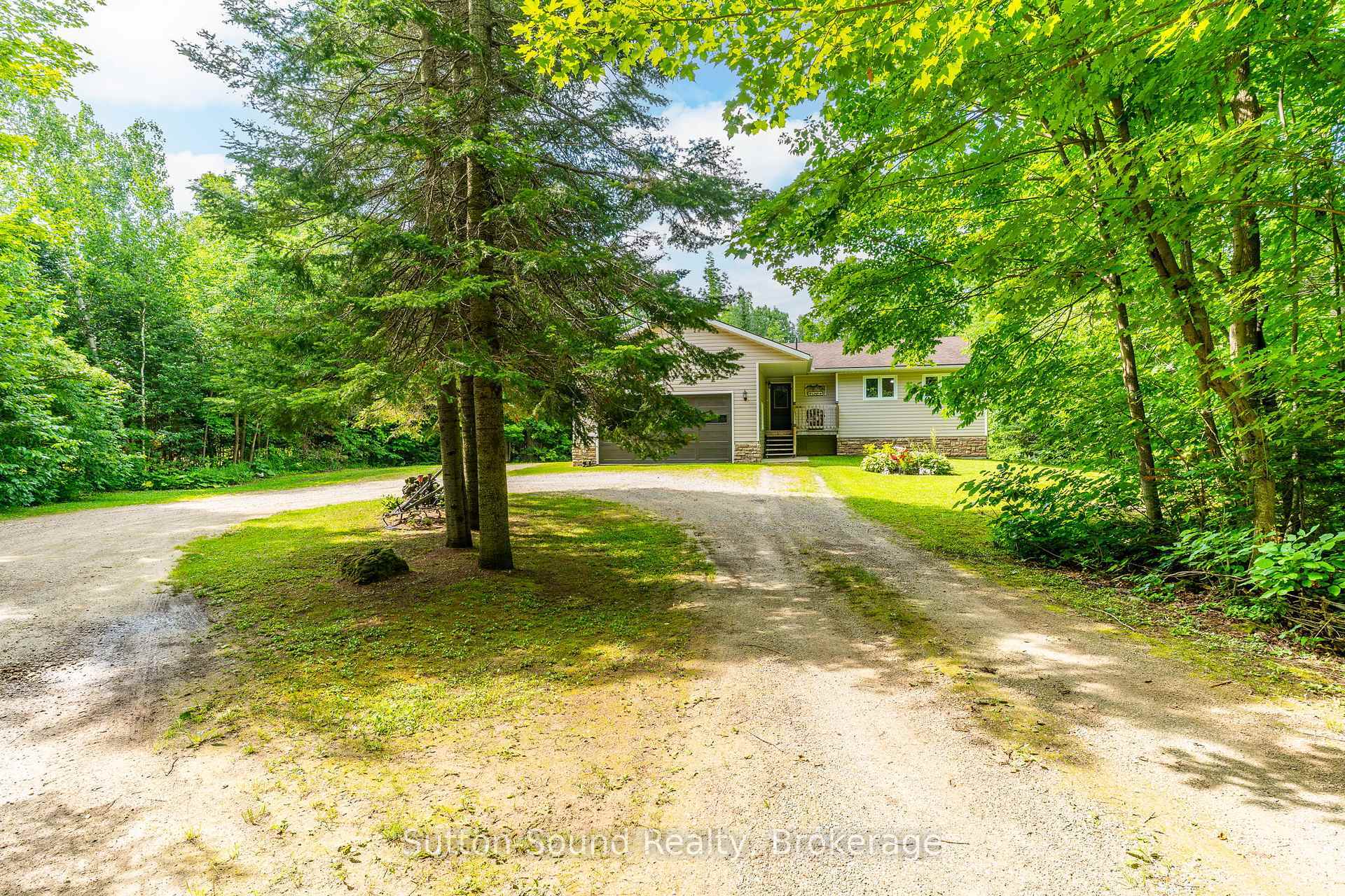 Property Photo: 275 Centre Diagonal Road ON N0H 2T0