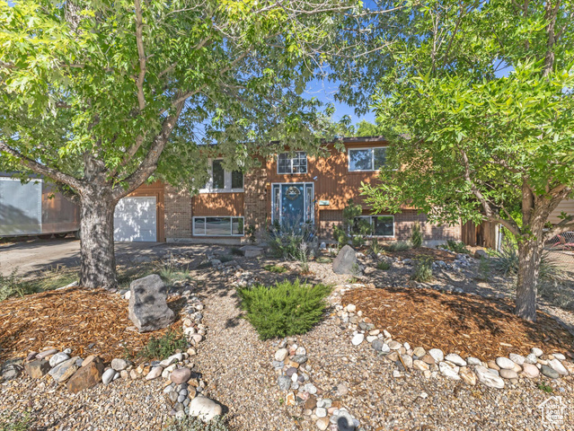 Property Photo: 9457 S Poppy Ln UT 84094