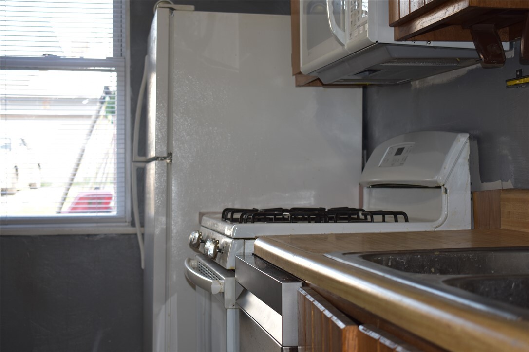 Property Photo: 418 Cedarville St 1 PA 15224