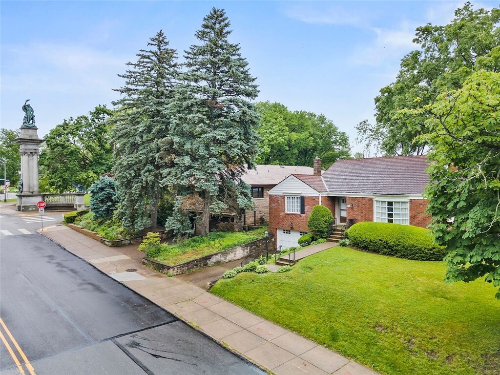 Property Photo: 1462 N Highland Ave PA 15206