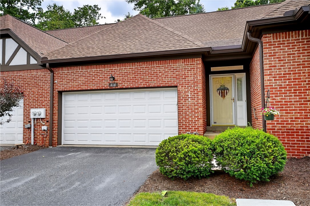 408 Kingsberry Circle  Mt Lebanon PA 15234 photo