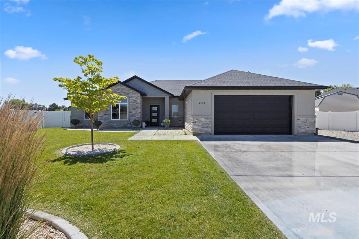 Property Photo:  253 Granite Cir  ID 83341 