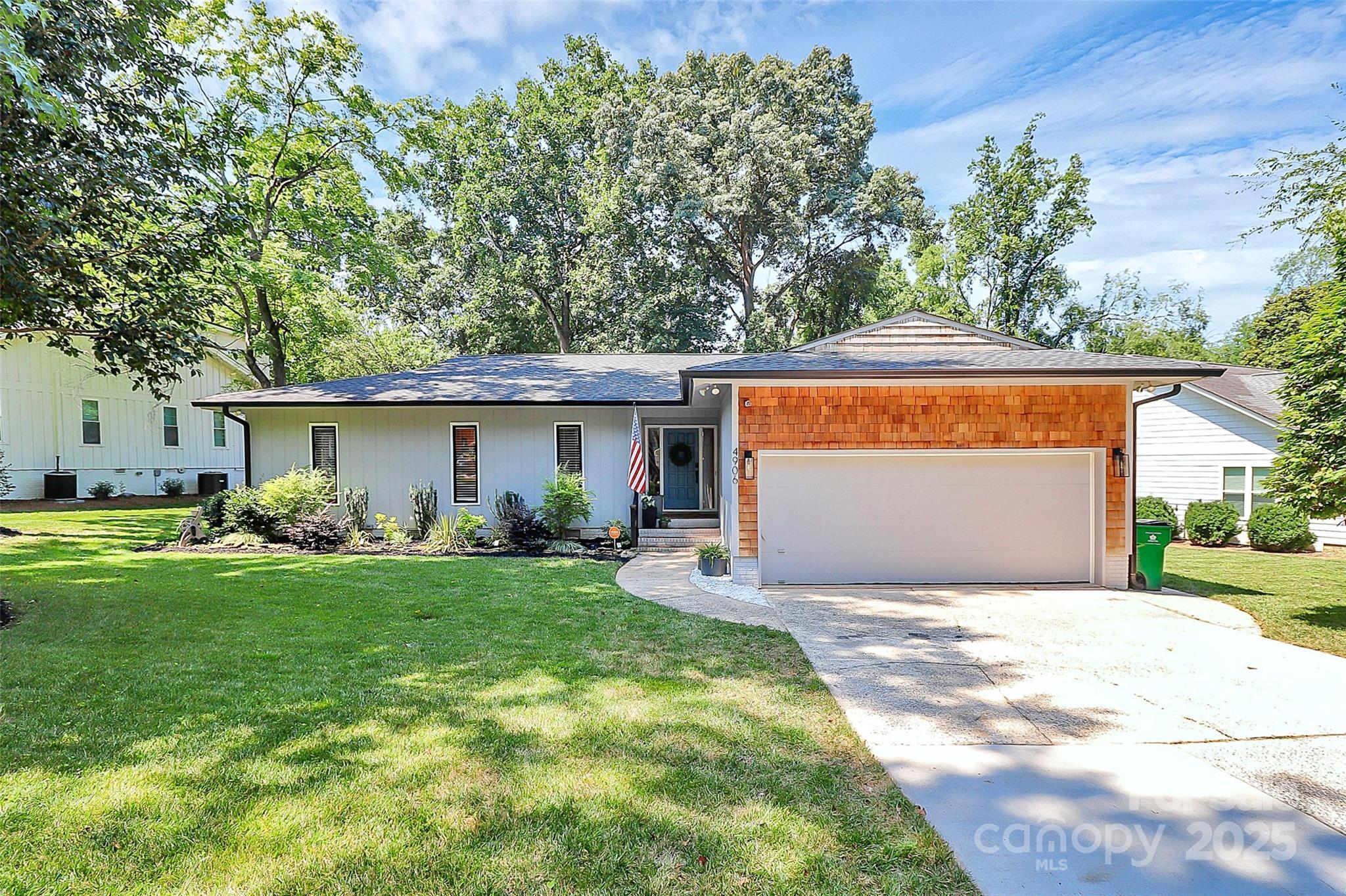 Property Photo: 4906 Crooked Oak Lane NC 28226