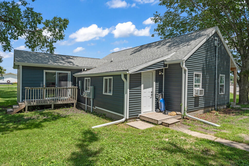 Property Photo: 1020 SW 3rd Street IA 50201