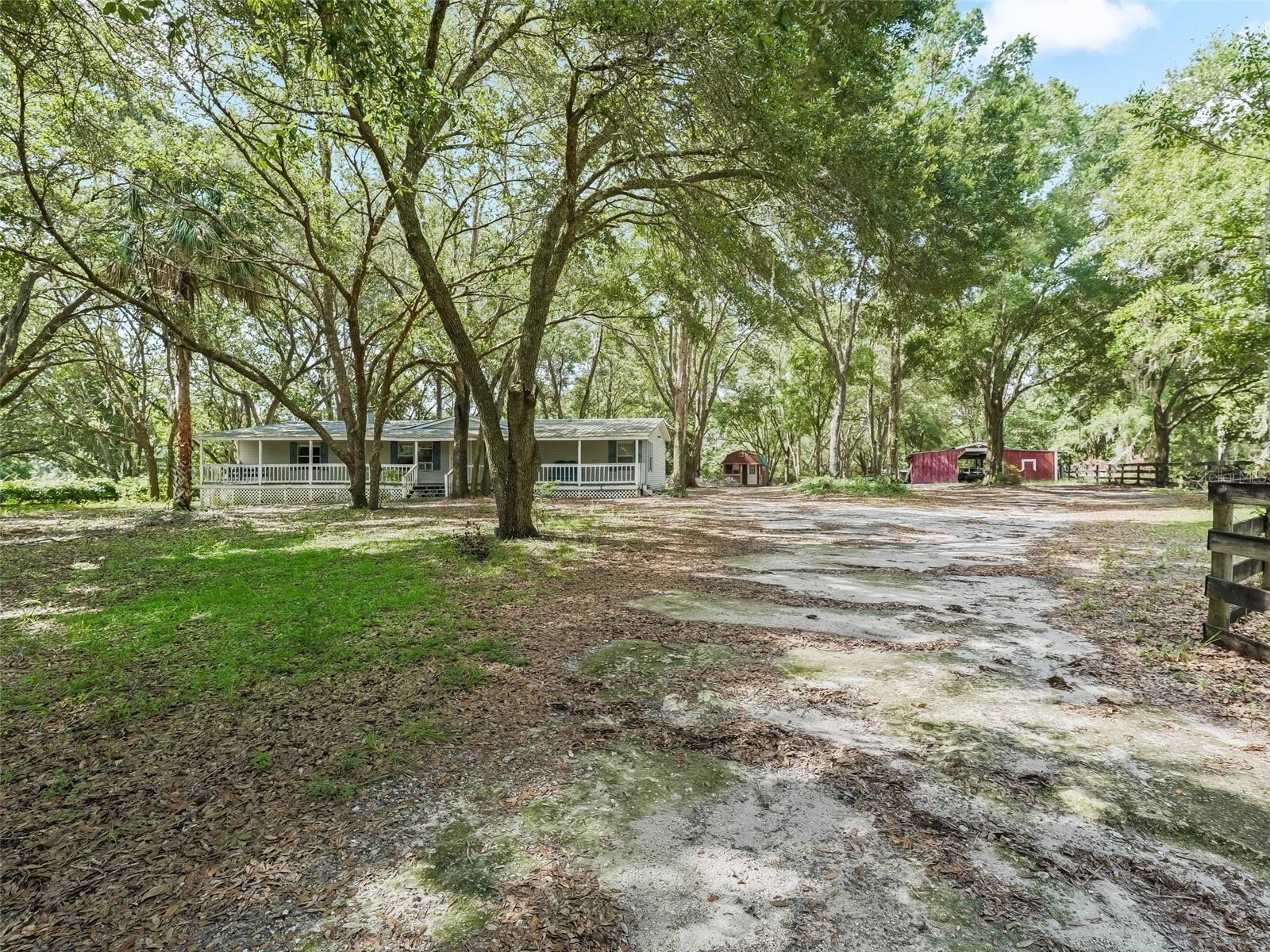 Property Photo: 17070 SE 173rd Terrace Road FL 32195