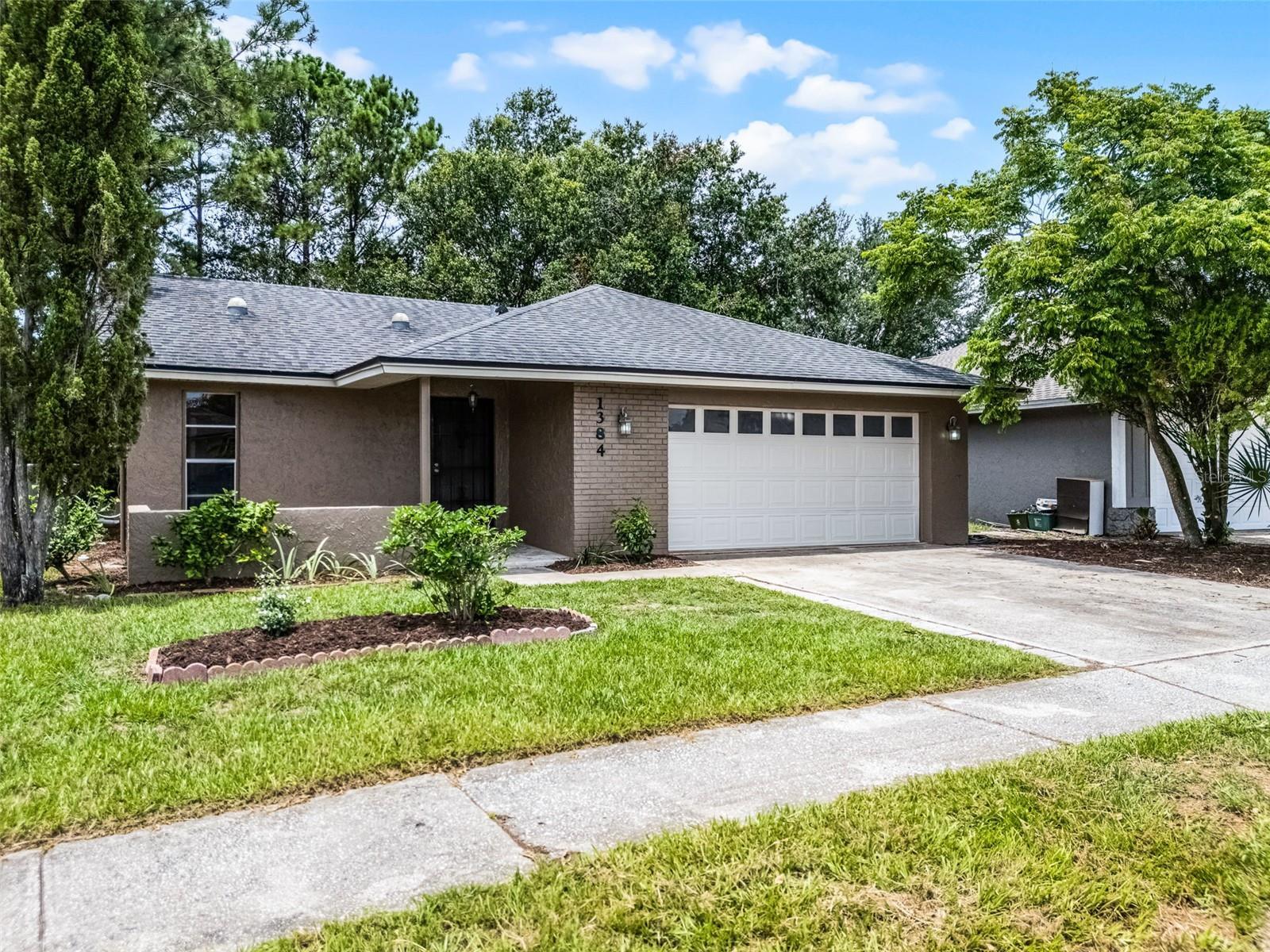 Property Photo: 1384 La Paloma Circle FL 32708