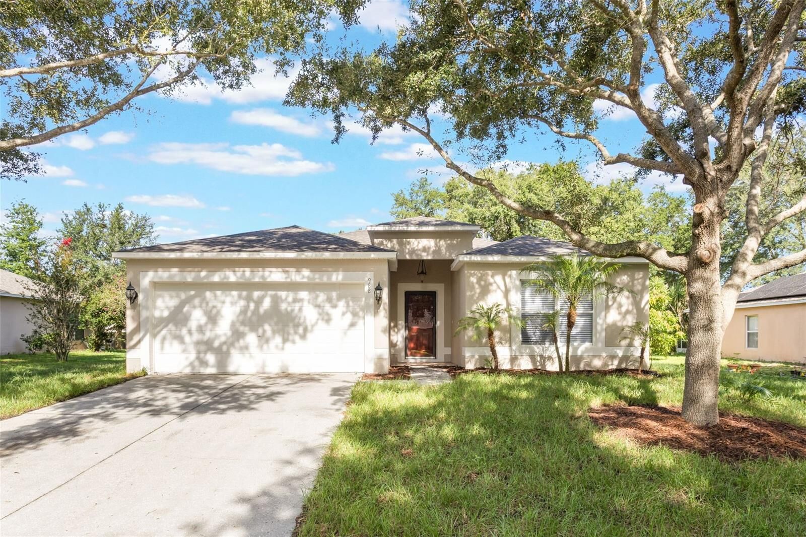 Property Photo:  988 Vanderbilt Drive  FL 32726 
